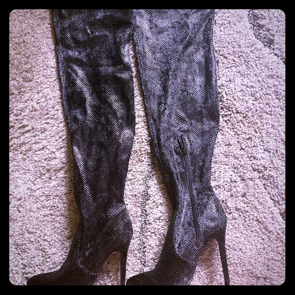 Svetlana size 7 black snake over the knee boot